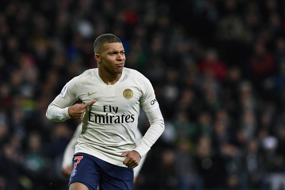 巴西官方社媒晒队史五大射手：内马尔居首，贝利、大罗二三位